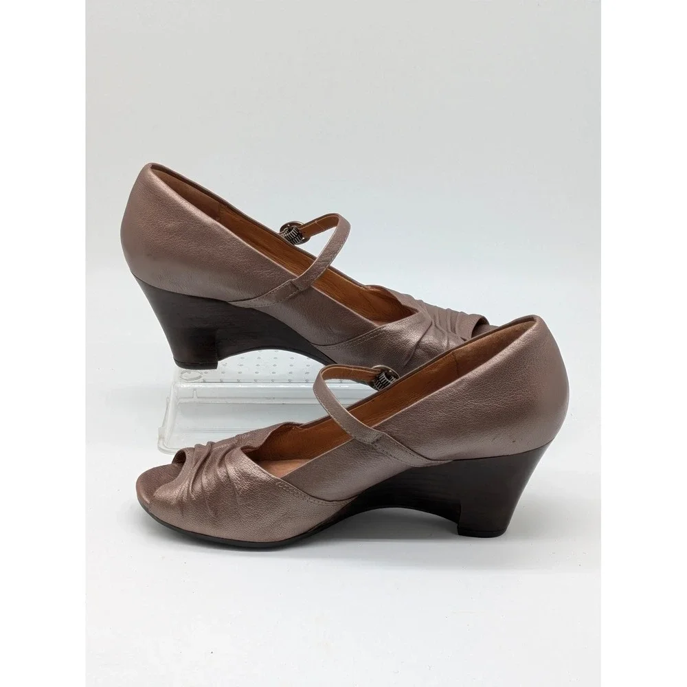 Clarks pre owned